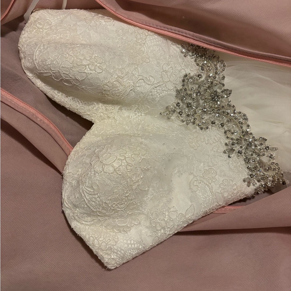 NWT Elegant White Lace Wedding Dress - Picture 7 of 10